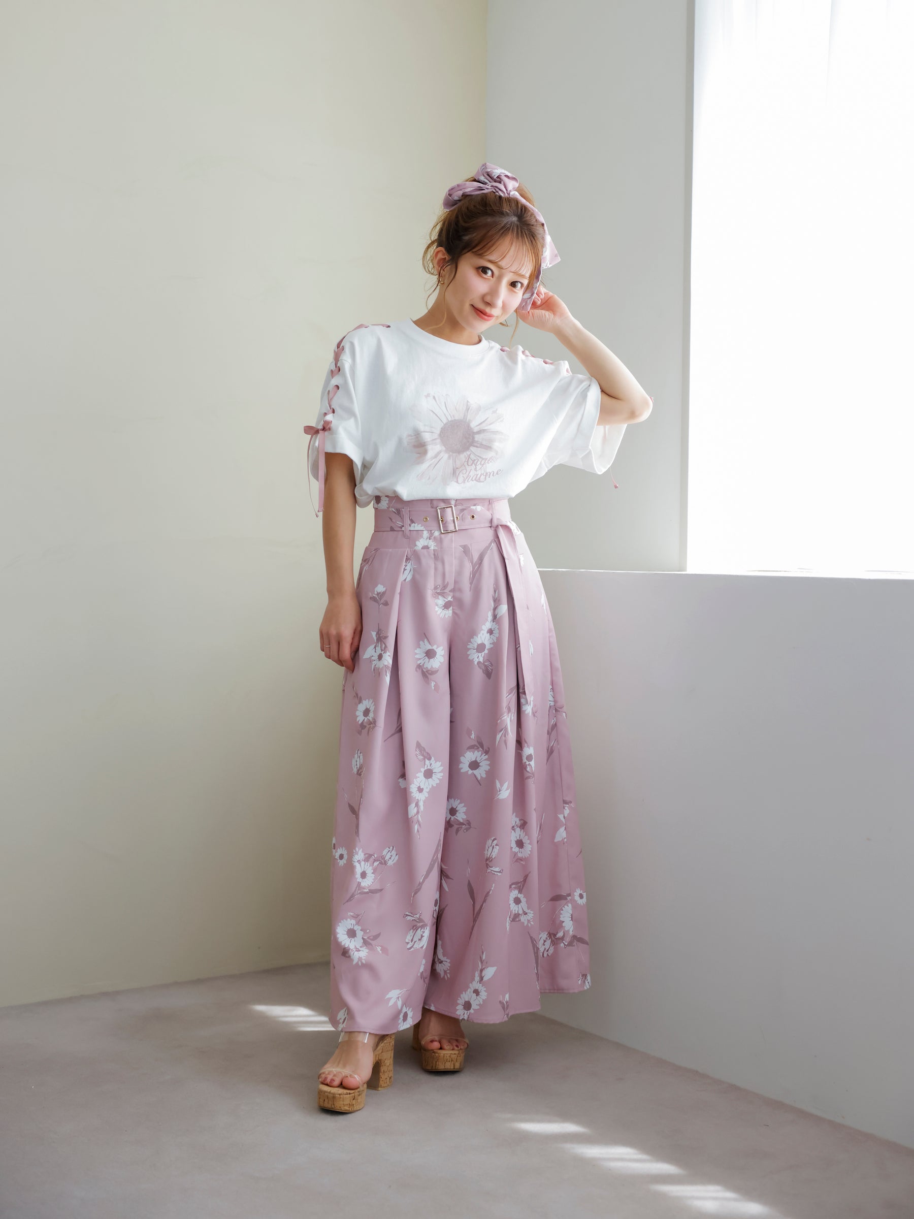 レースアップガーベラビックTシャツ