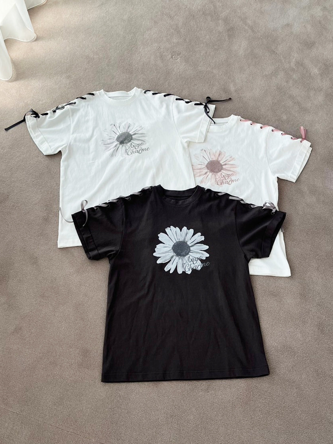 レースアップガーベラビックTシャツ