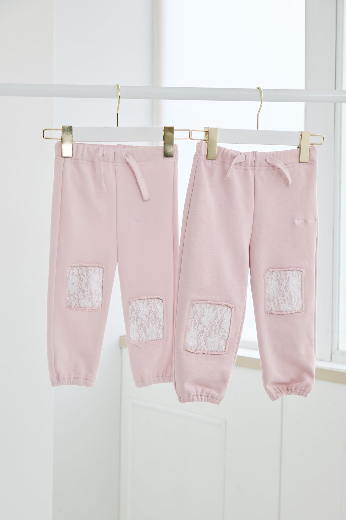[KIDS] MINNIE MOUSE/LACE PATCH SWEAT PANTS