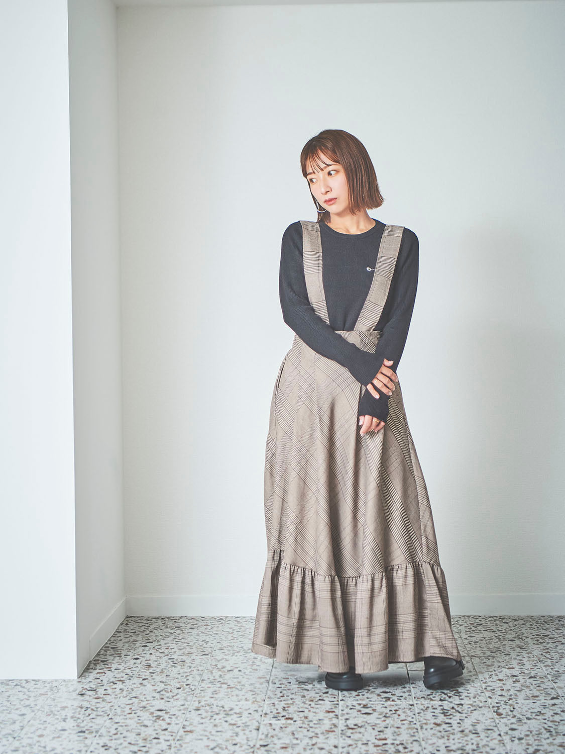 サスペンダーチェックスカート