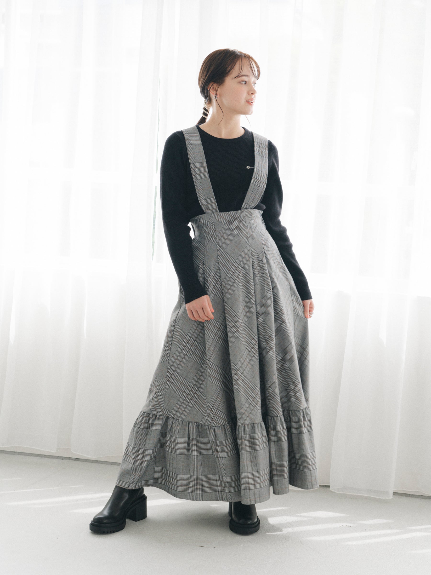 サスペンダーチェックスカート