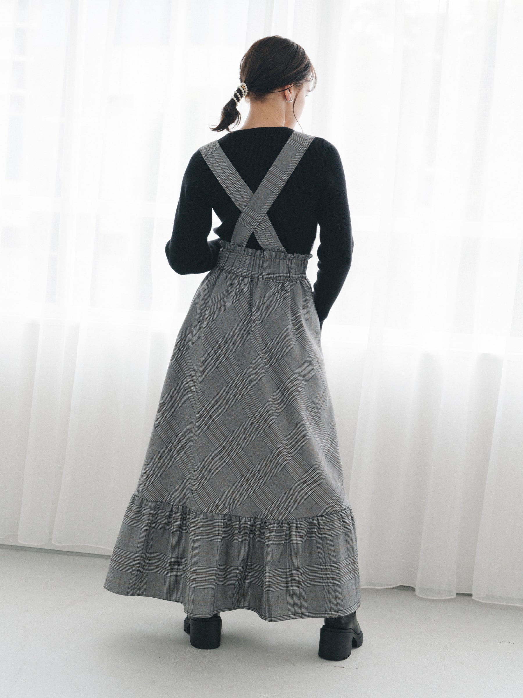 サスペンダーチェックスカート