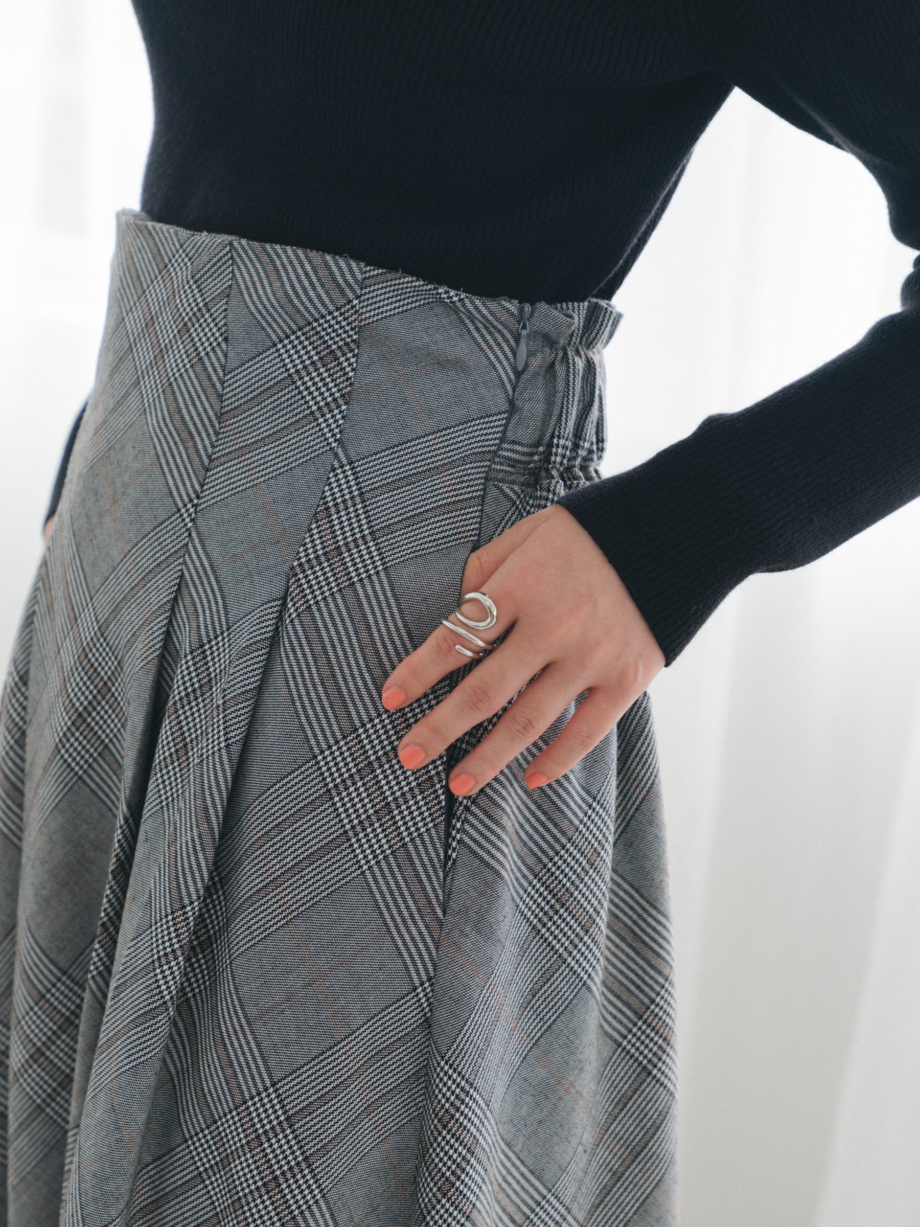 サスペンダーチェックスカート