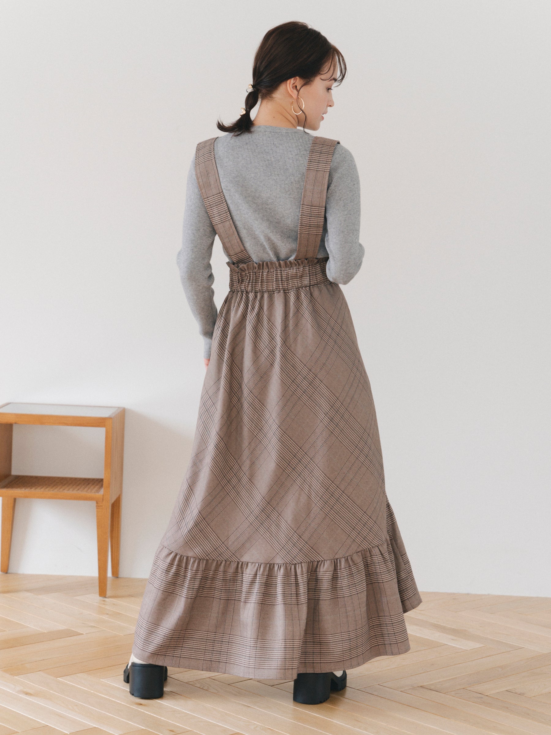 サスペンダーチェックスカート